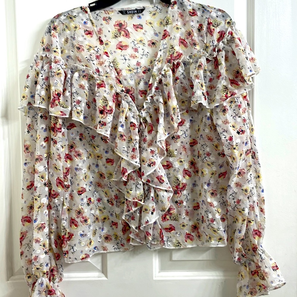 3 for $20 cute summer top, flowery design!!
